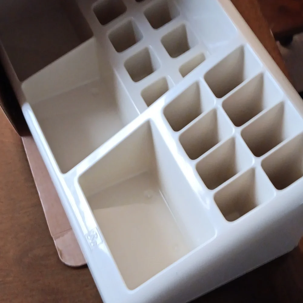 Burtch Reina Alexis Barone Cosmetic Organizer - Cream